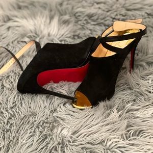Rare Loubitins in perfect condition! Peep toe, black suede! Just perfect!
